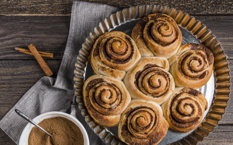 Hefe-Marzipan-Törtchen und Süßes Korinthen-Quark-Brot