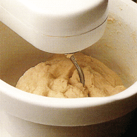 Gefülltes Partybrot aus Hefeteig mit würziger Mischung