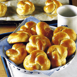 Kraterbällchen und Süße Quark-Anis-Knoten