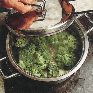 Tomaten-Broccoli-Törtchen mit Basilikum und Broccoli