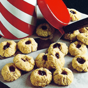 Gesunde Haferflocken Kekse und leckere Haferflockenplätzchen mit Marmelade