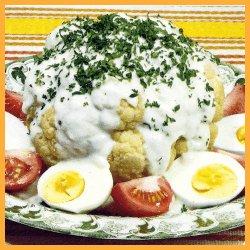 Käse-Blumenkohl mit Eiern und Tomaten und Kalter Spargel in Eiersoße