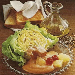 Gefüllte Frische Salatbrötchen und garnierte Salatherzen