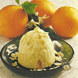 Mandelkranz mit Vanille Eis und Apfelsinen- Sahne-Eis