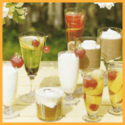 Sommer im Glas und Eistee- kühles Getränk für warme Tage