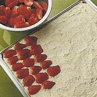 Backrezept Erdbeertorte mit Dickmilch-Creme und Erdbeerschnitten
