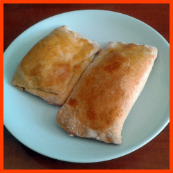 Fisch-Piroggen und Quiche mit Blauschimmelkäse