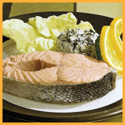 Gekochte Lachsscheiben und Gebratener Lachs mit Quarkcreme
