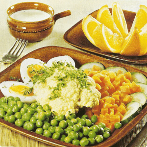 Pfirsiche mit Schinkenquark und Gemüseplatte mit Sahnesoße