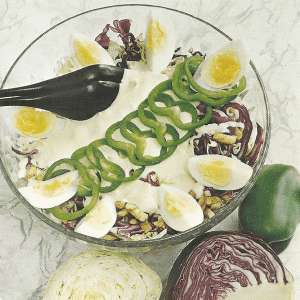 Mexikanischer Salat und Kohlsalat in Käsemarinade