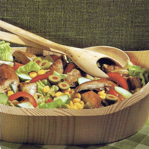 Hähnchensalat mit Gemüse und Urlaubssalat mit Hähnchen