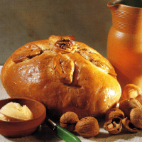 Dinkelvollkornbrot und Walnussbrot