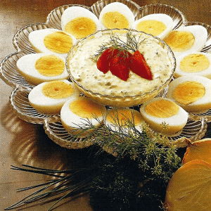 Pfifferlinge mit Eierhaber und Eier in Kräuterquarksoße
