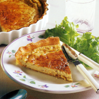 Fisch-Piroggen und Quiche mit Blauschimmelkäse